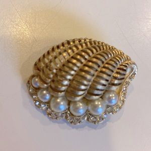 Vintage Weiss shell pin.